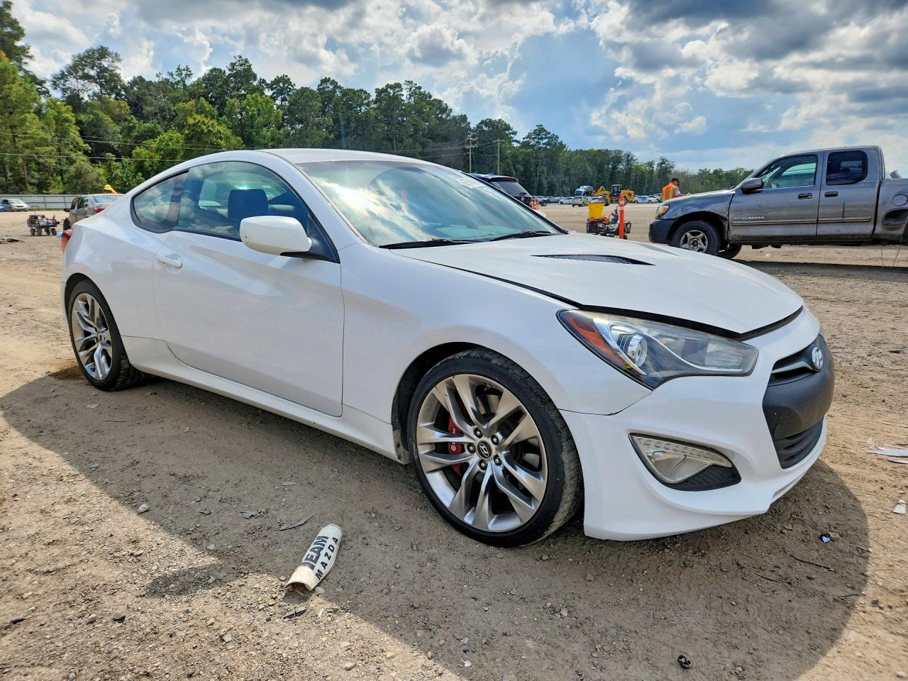 2013 Hyundai Genesis Coupe 3.8 R-spec White vin: KMHHU6KJ2DU083733