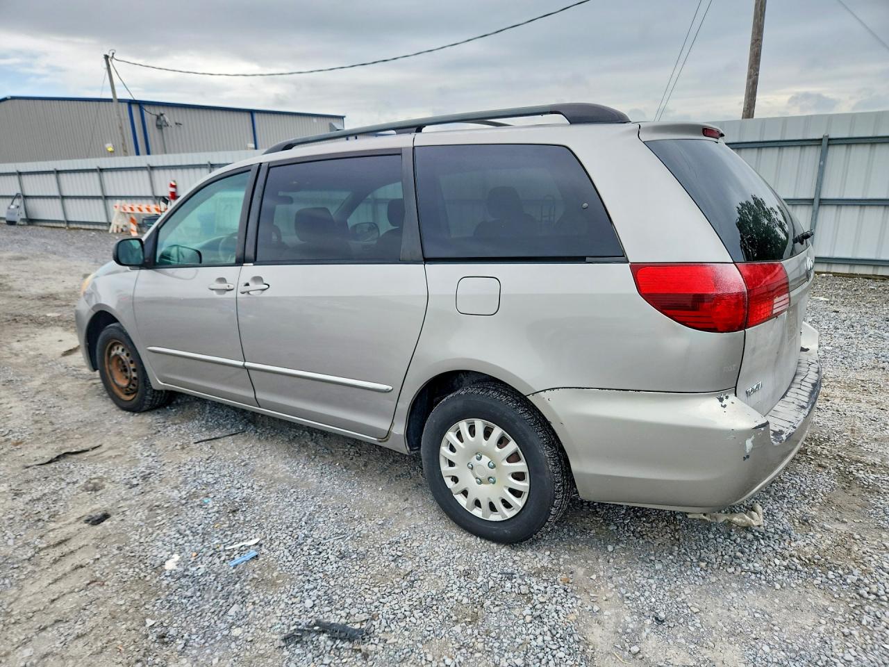 2005 Toyota Sienna Le 7 Passenger Silver vin: 5TDZA23C75S345617