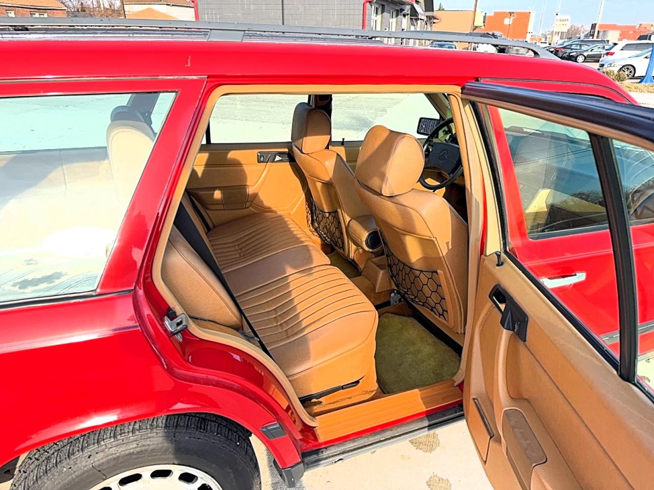 1987 Mercedes-benz 300 Tdt Red vin: WDBEB93D9HF024808
