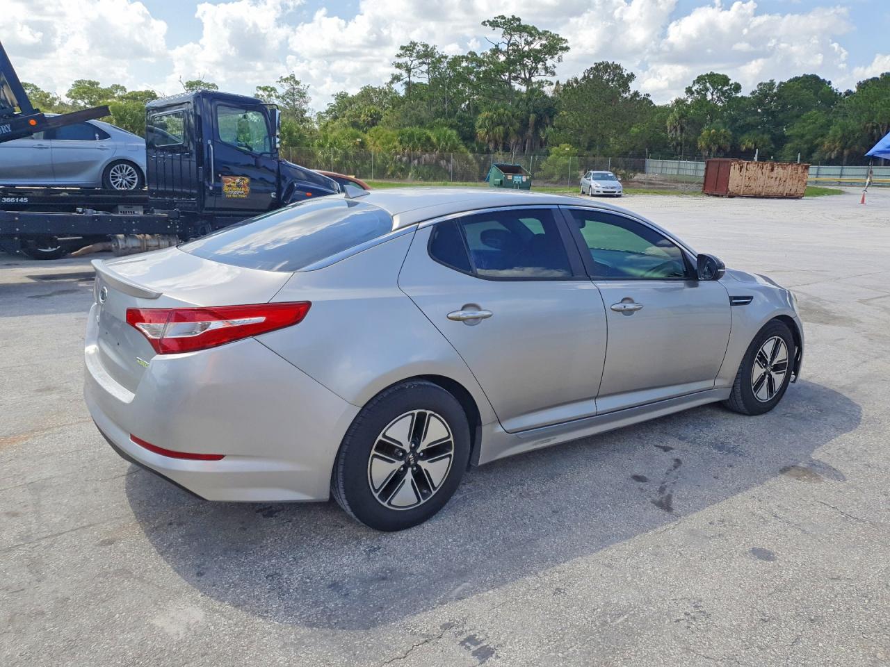 2011 Kia Optima Hybrid Base Silver vin: KNAGM4AD5B5004737