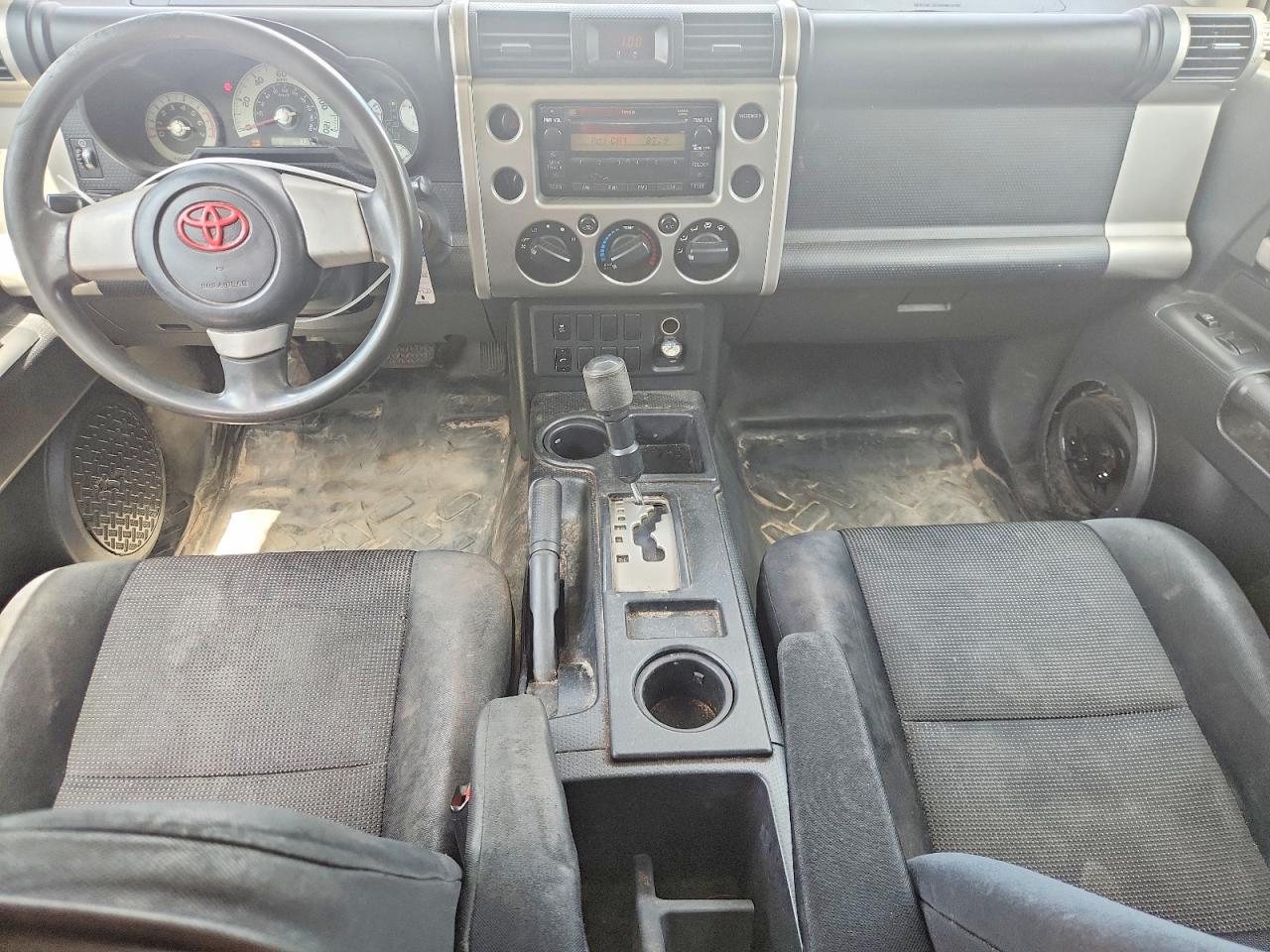 2010 Toyota Fj Cruiser Base Silver vin: JTEZU4BF4AK008656
