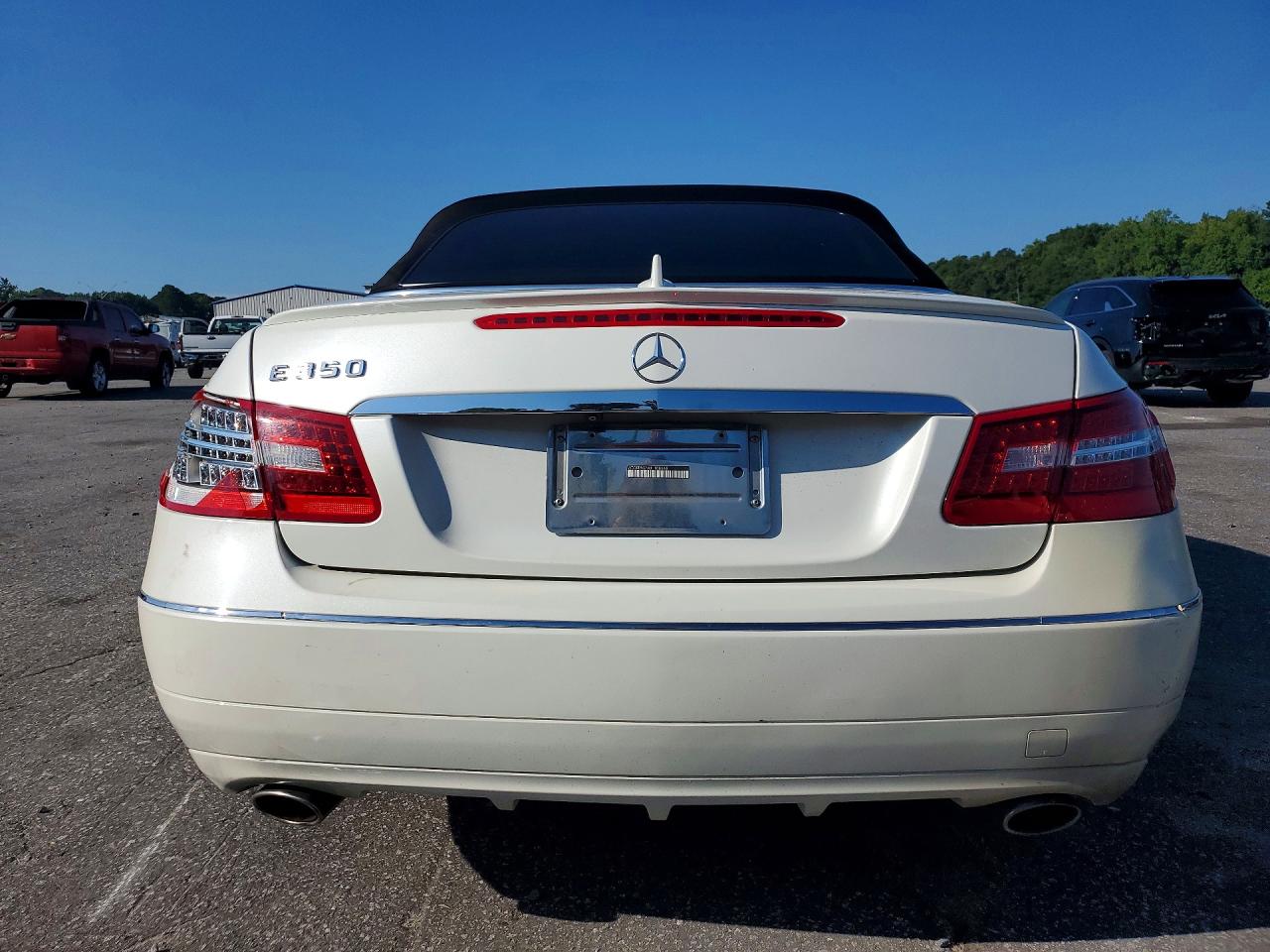 2011 Mercedes-benz E 350 White vin: WDDKK5GFXBF106648