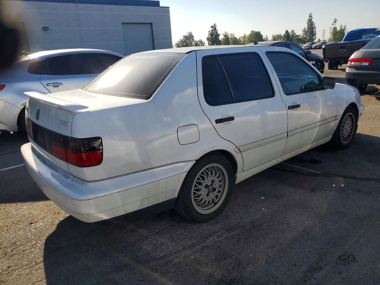 1996 Volkswagen Jetta Trek White vin: 3VWWB81HXTM117865