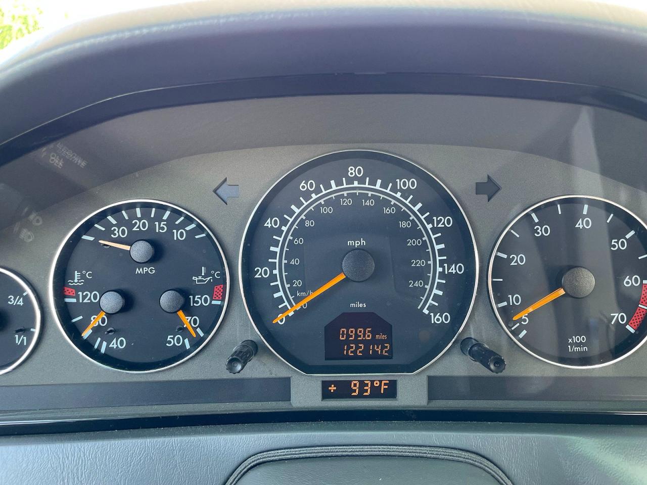 2000 Mercedes-benz Sl 500 Silver vin: WDBFA68F7YF191586