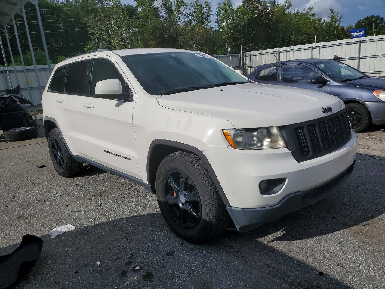 2011 Jeep Grand Cherokee Laredo White vin: 1J4RS4GG3BC508387