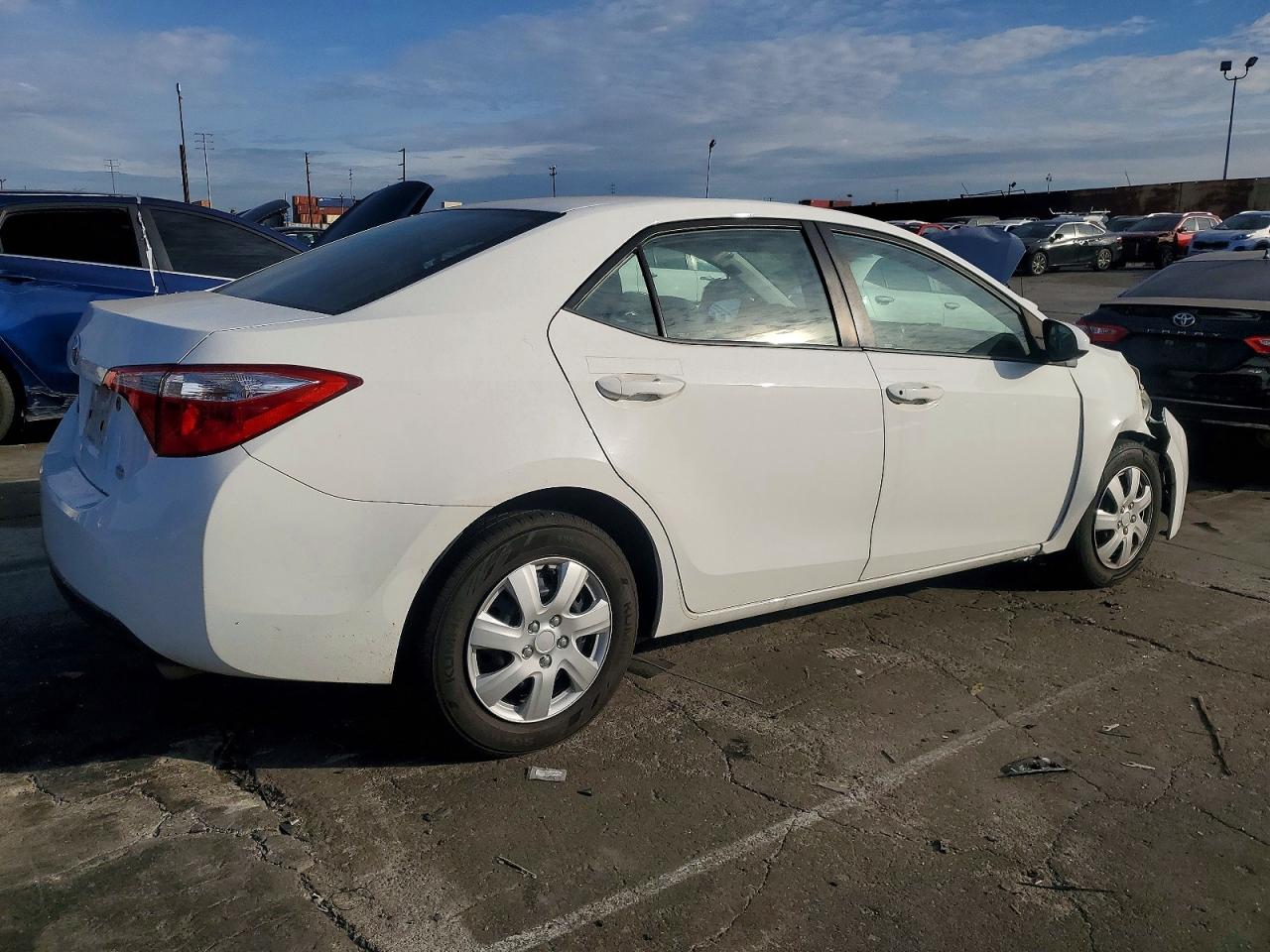 2015 Toyota Corolla L White vin: 5YFBURHE4FP355964