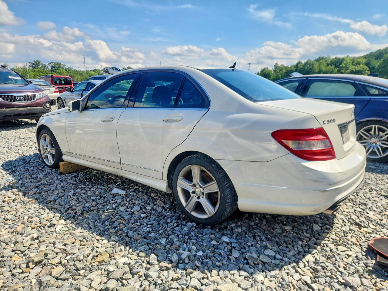 2011 Mercedes-benz C 300 4matic White vin: WDDGF8BB9BR148467