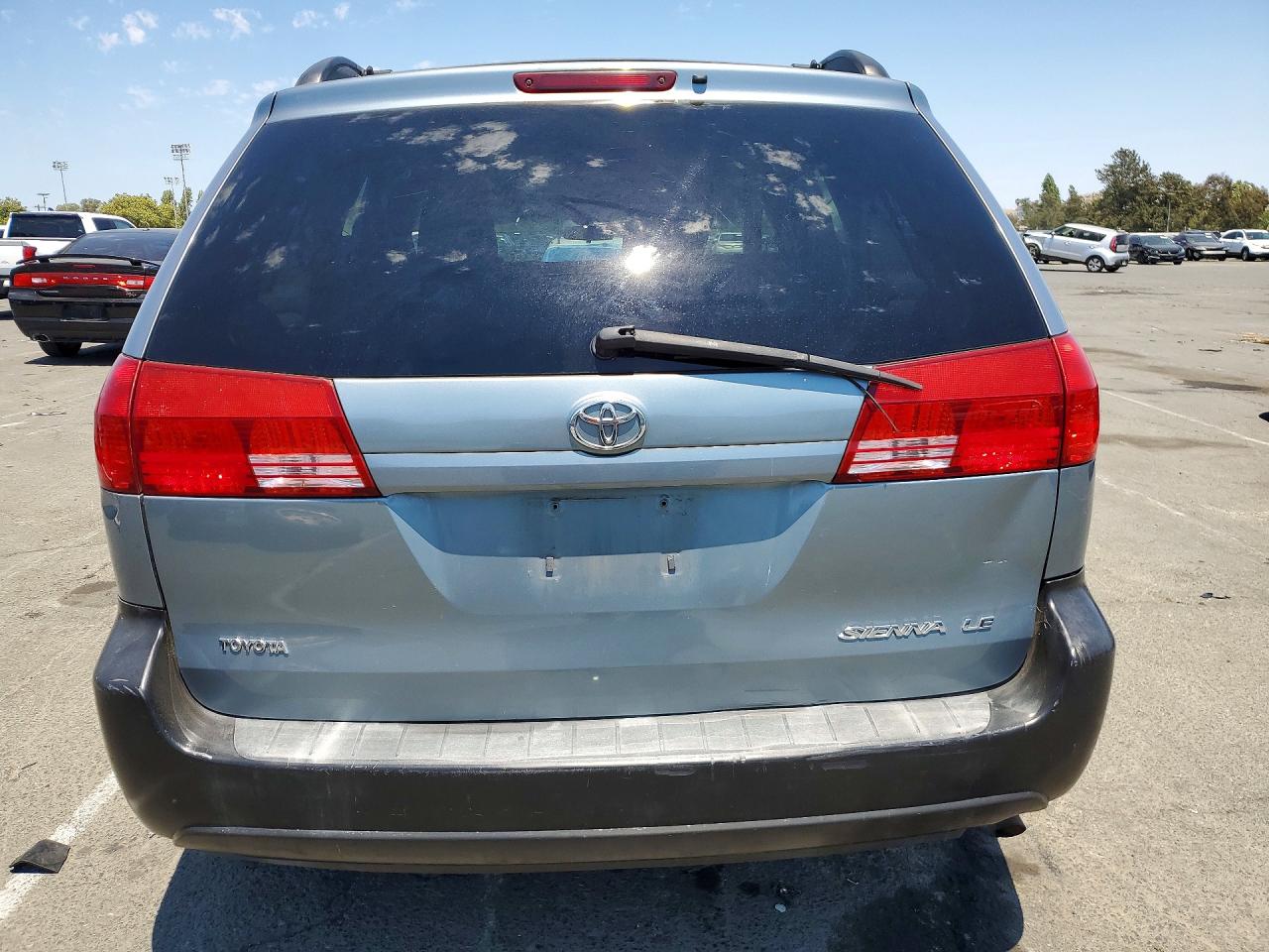 2004 Toyota Sienna Le 7 Passenger Blue vin: 5TDZA23C64S152339