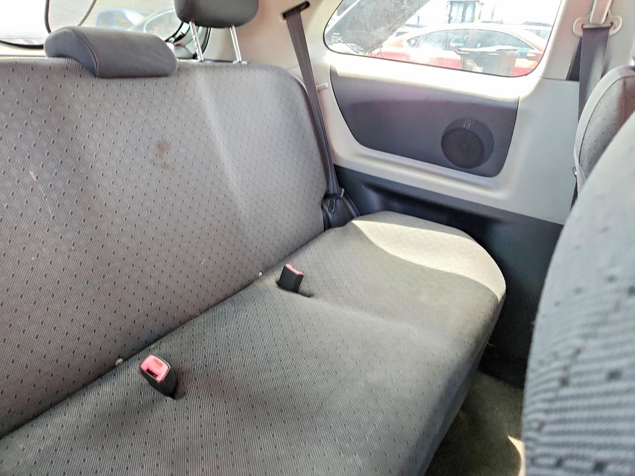 2009 Toyota Yaris Base Серебряный vin: JTDJT903X95263929