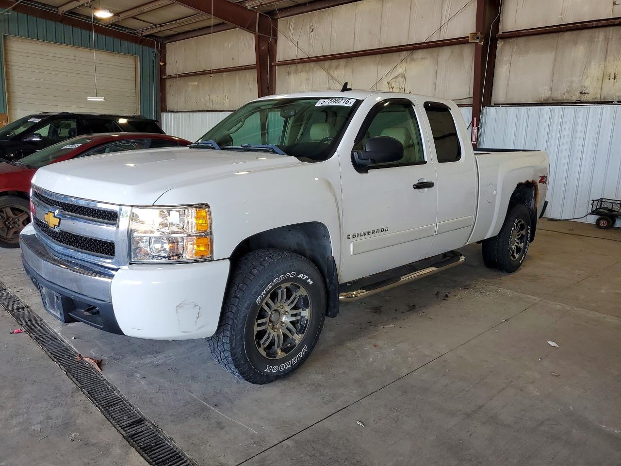 2007 Chevrolet Silverado K1500 Белый vin: 1GCEK19067Z611990