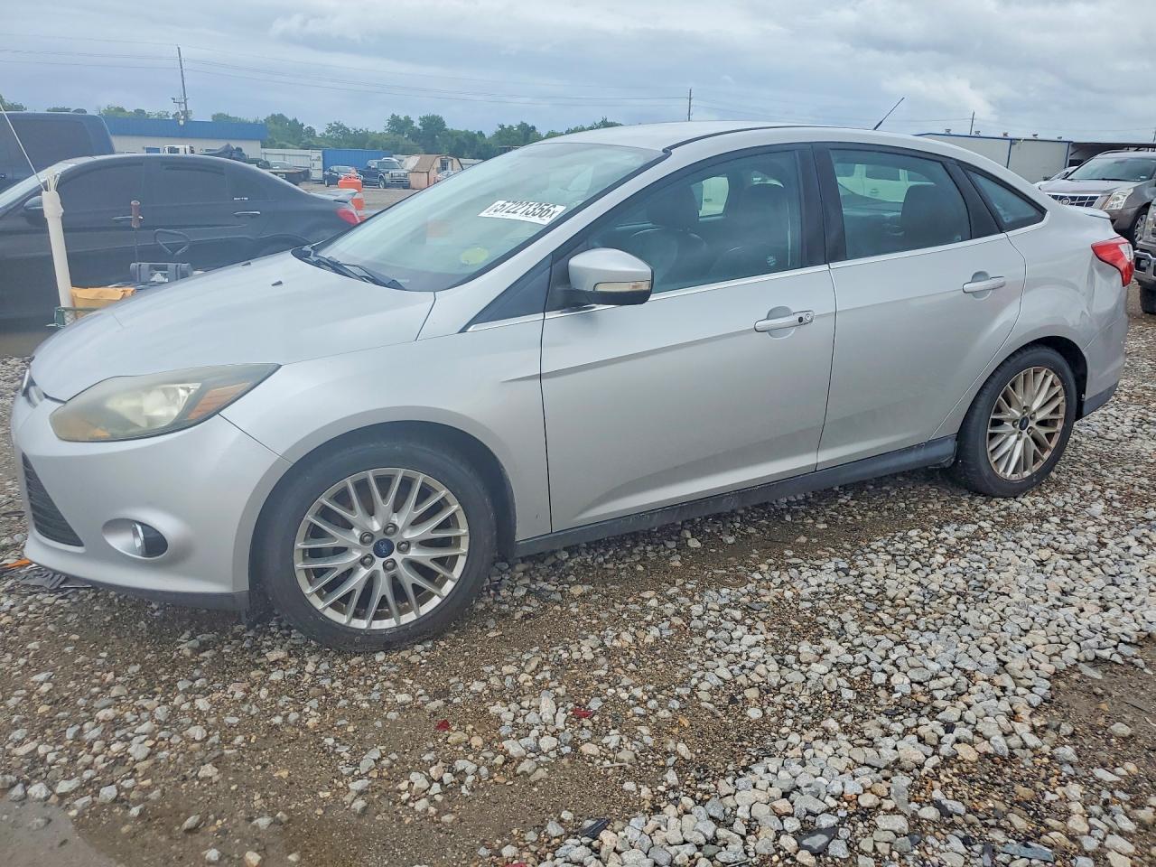 2013 Ford Focus Titanium Серебряный vin: 1FADP3J20DL345814