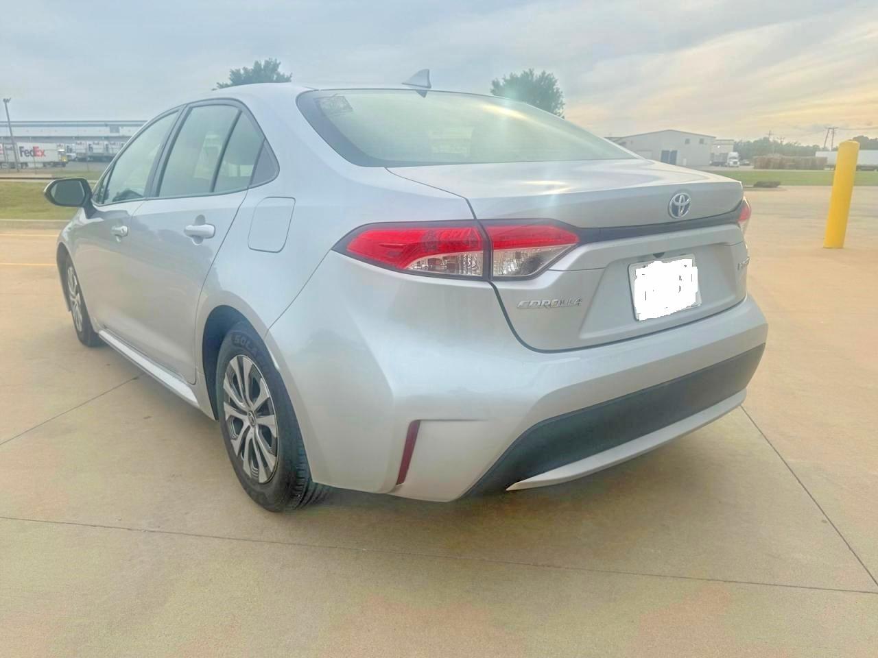 2022 Toyota Corolla Hybrid Le Серебряный vin: JTDEAMDE3N3008597
