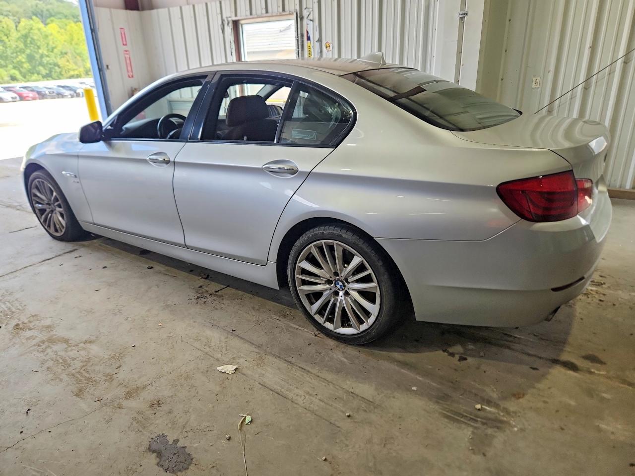 2011 Bmw 550 Xi Silver vin: WBAFU9C55BC785351