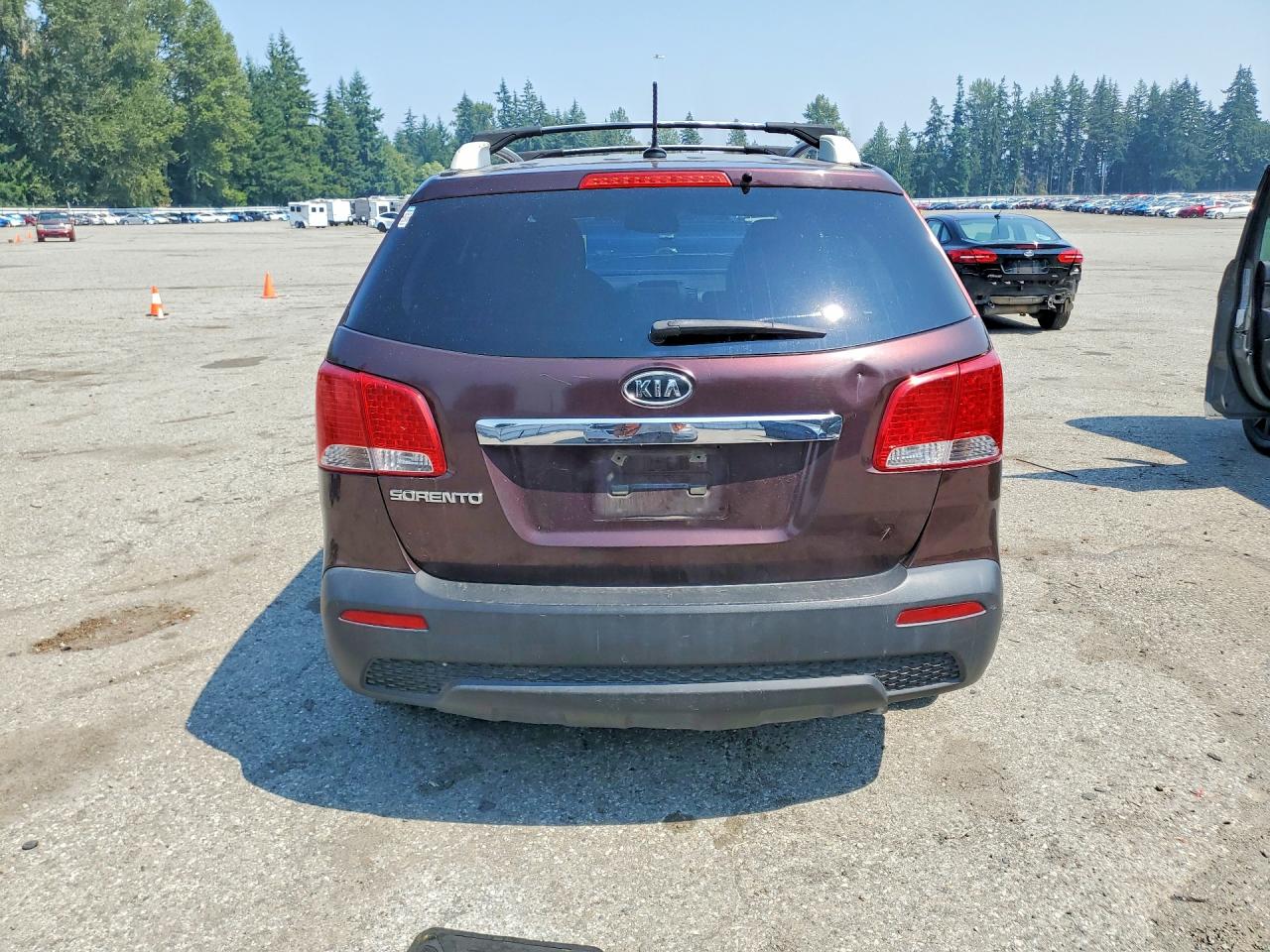 2012 Kia Sorento Lx Maroon vin: 5XYKT3A64CG222057