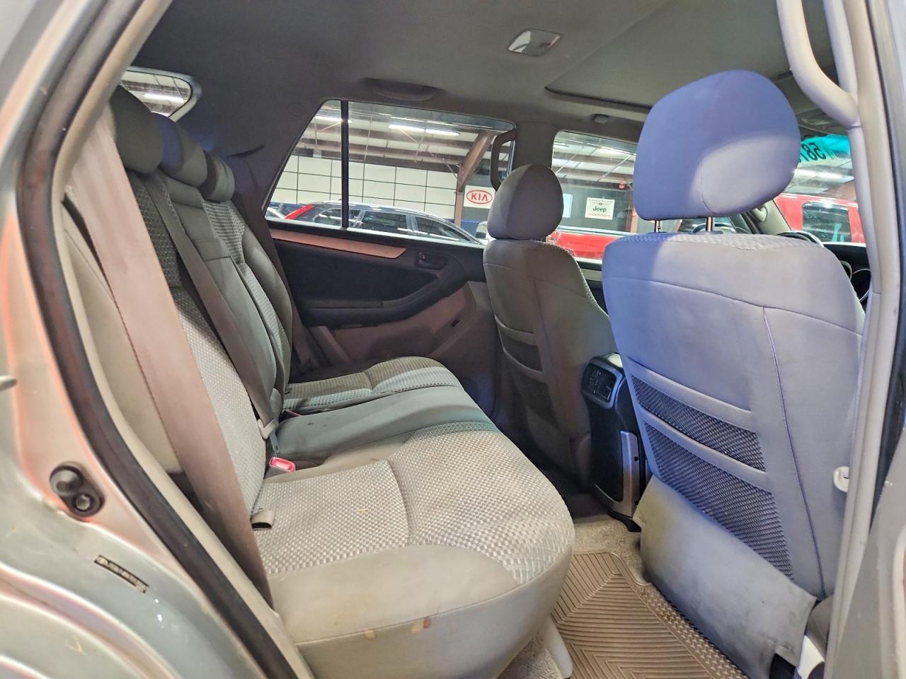 2007 Toyota 4runner Sr5 Silver vin: JTEBU14RX70125587
