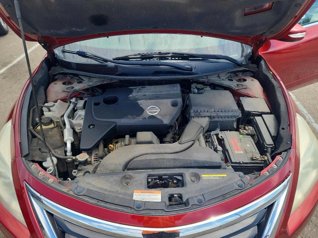 2014 Nissan Altima 2.5 Red vin: 1N4AL3AP7EC415160