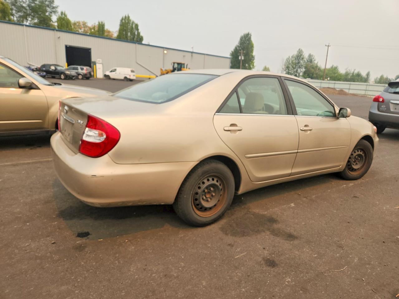 2004 Toyota Camry Le Gold vin: 4T1BE32K74U359169
