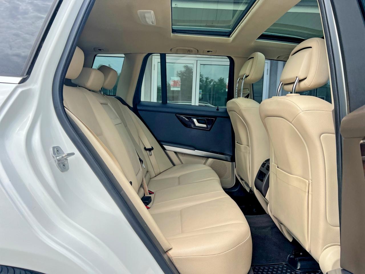 2013 Mercedes-benz Glk 350 White vin: WDCGG5HB9DG018677