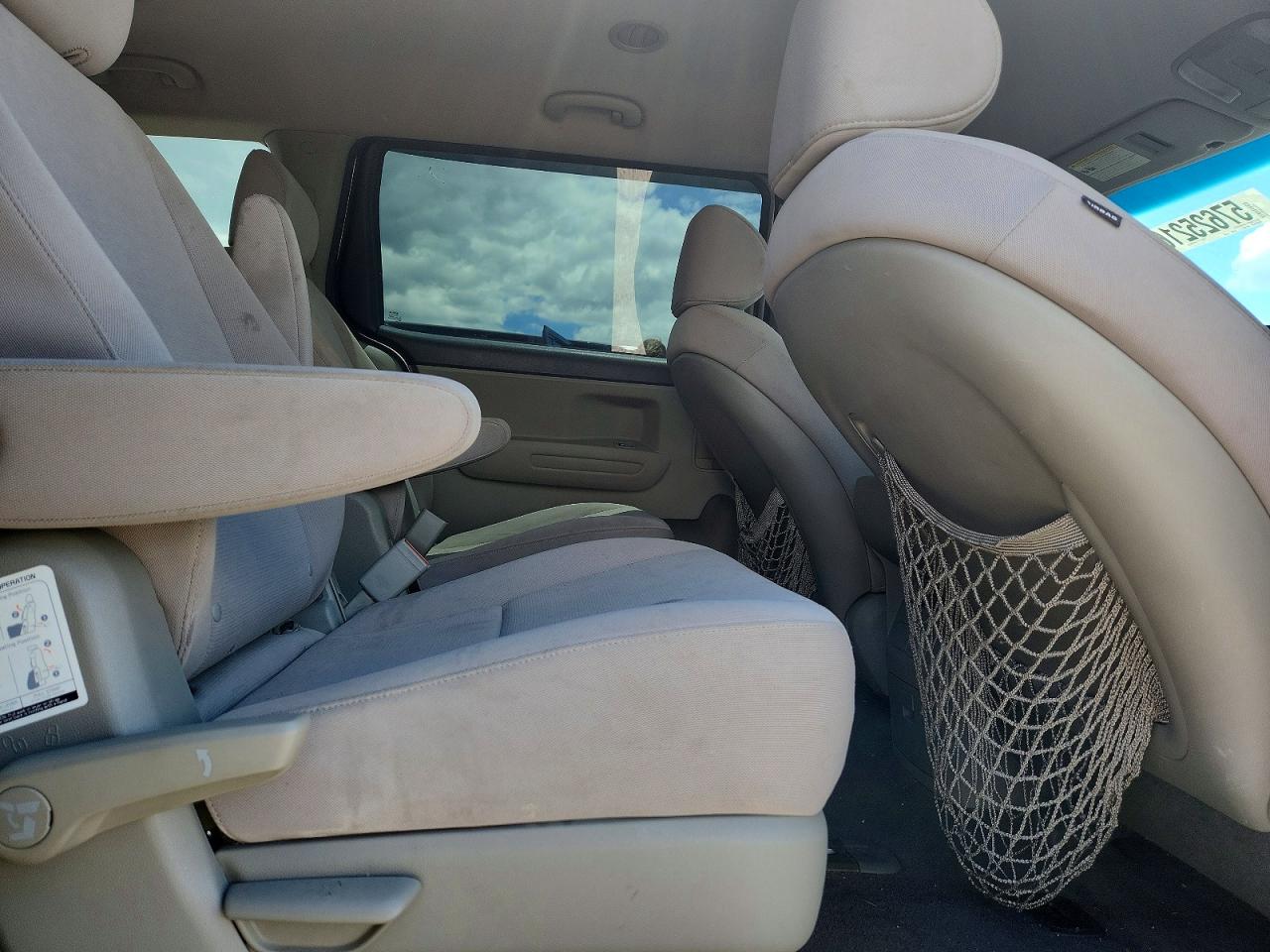 2015 Kia Sedona Lx Silver vin: KNDMB5C11F6020650