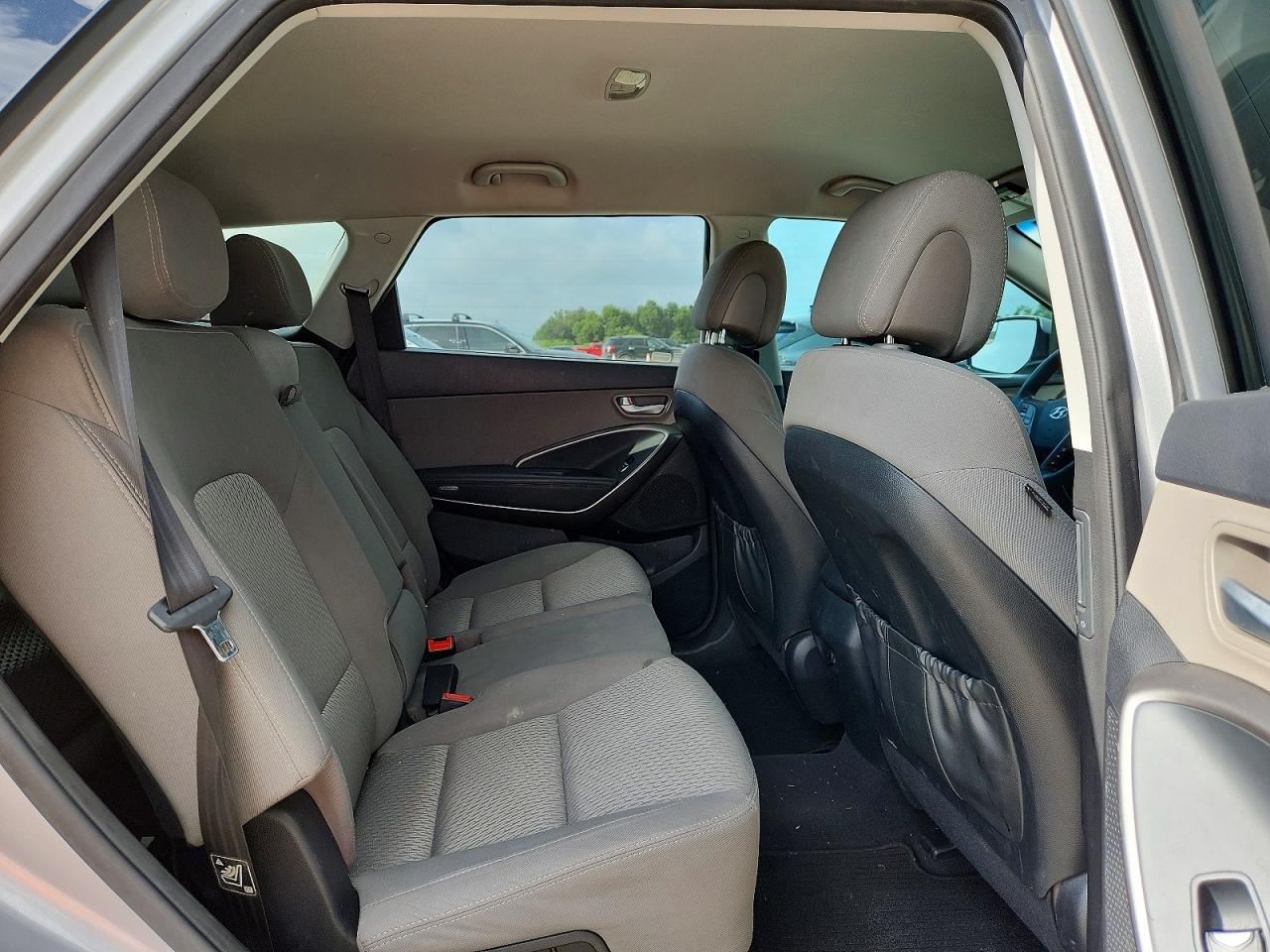 2017 Hyundai Santa Fe Se Silver vin: KM8SM4HF9HU170516