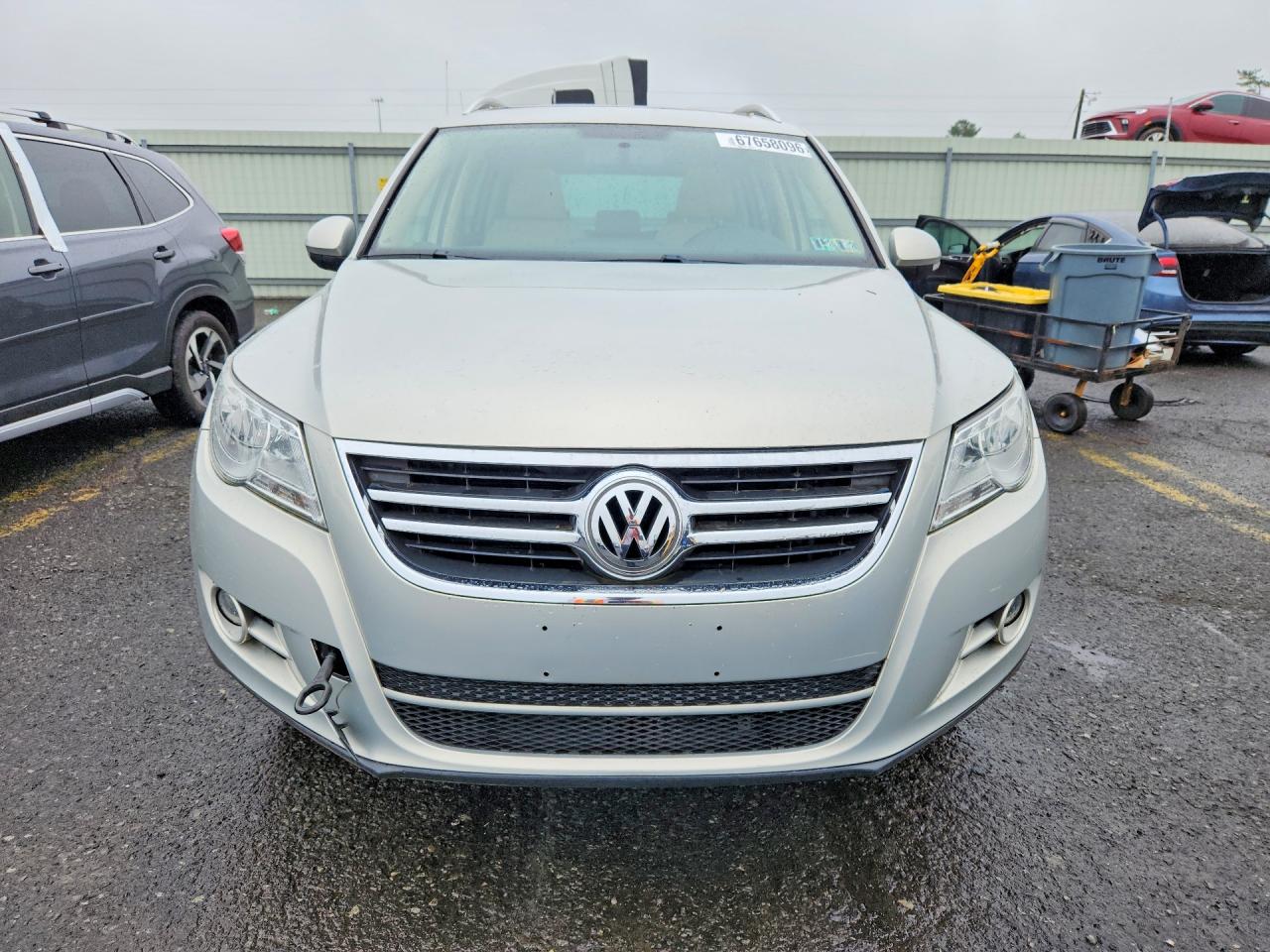 2011 Volkswagen Tiguan S Silver vin: WVGBV7AX2BW536393