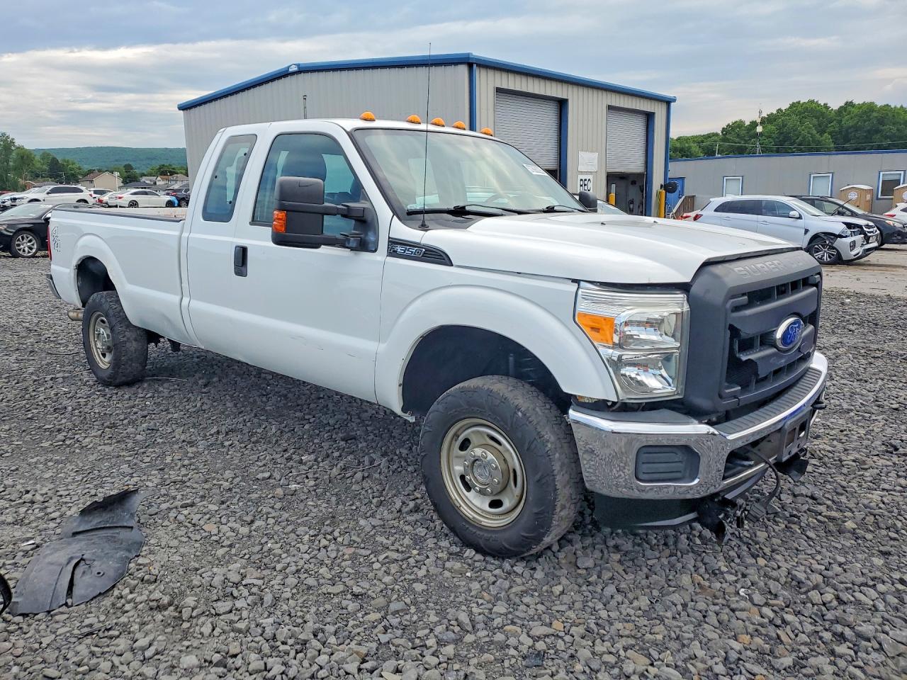 2012 Ford F- 350 White vin: 1FT8X3B67CED11630