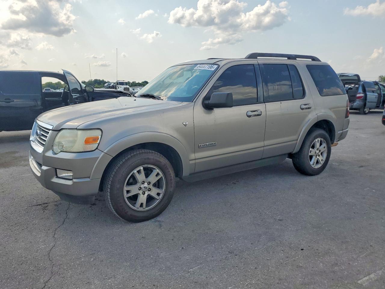 2008 Ford Explorer Xlt Silver vin: 1FMEU73888UB22772