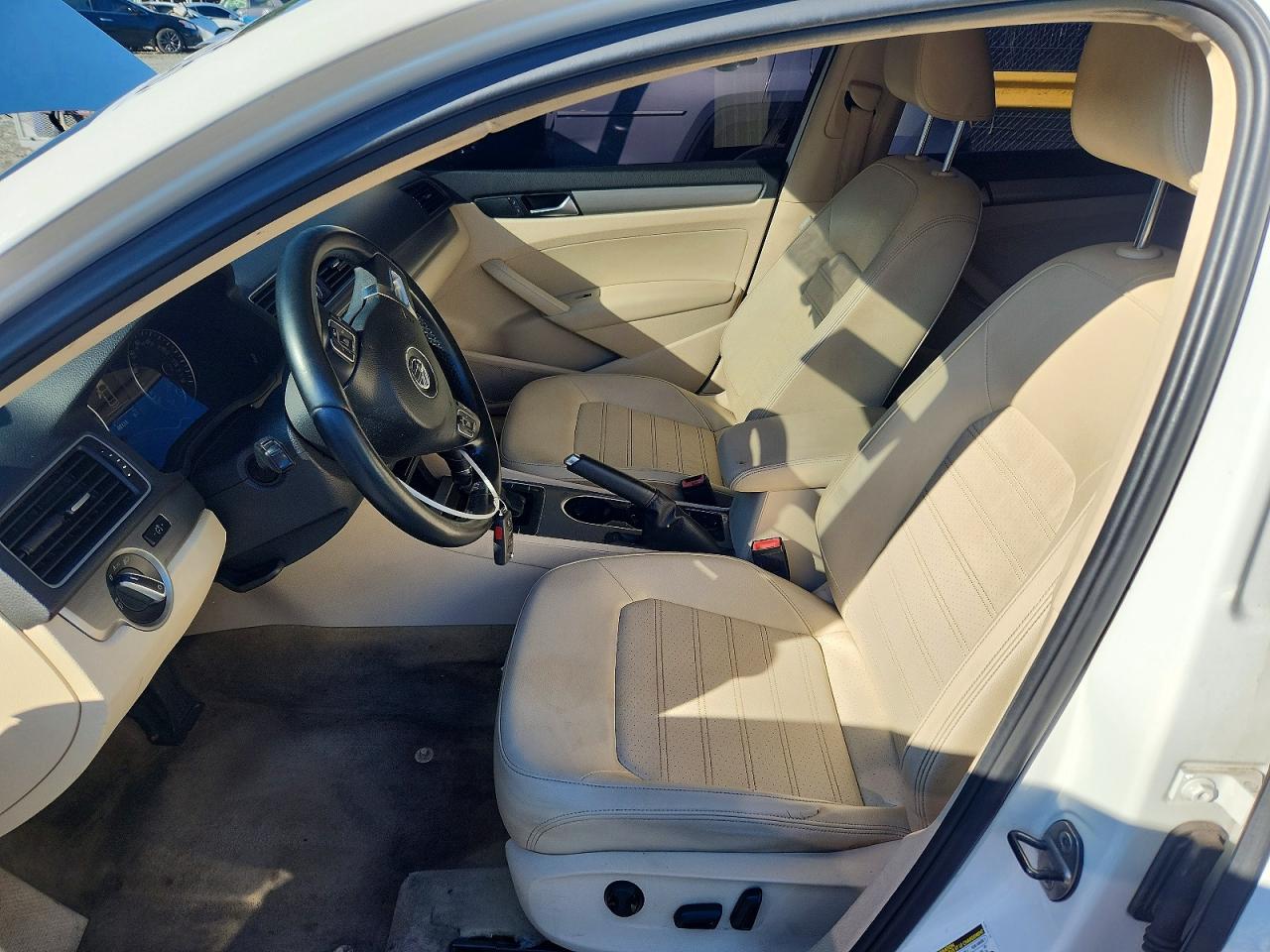 2015 Volkswagen Passat Se Белый vin: 1VWBT7A30FC005124