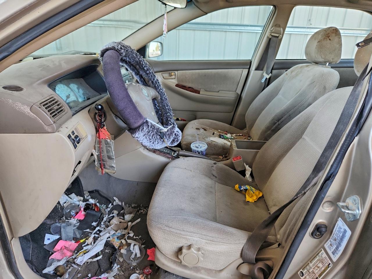 2004 Toyota Corolla Le Золотой vin: 1NXBR32E64Z258140