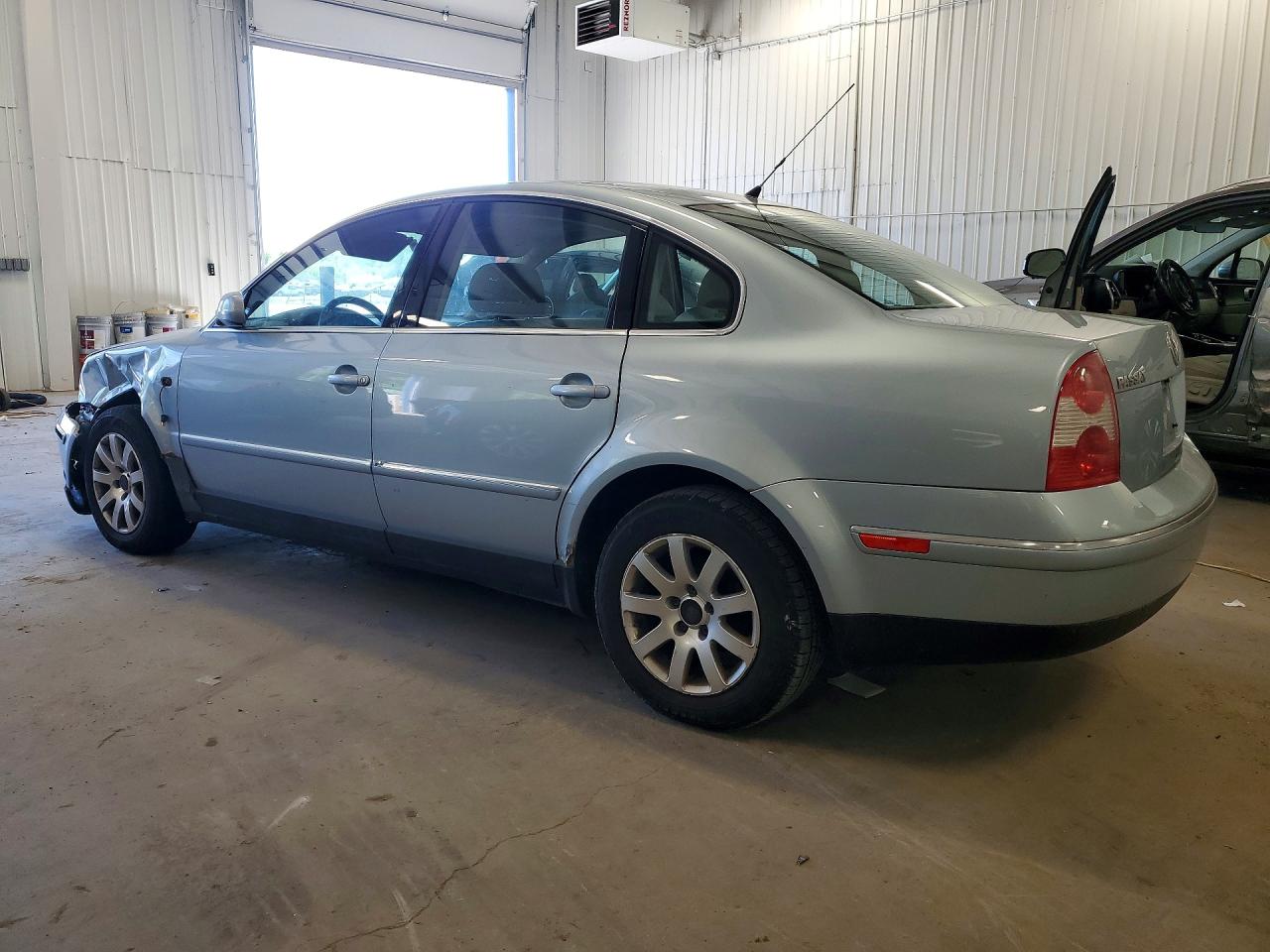 2002 Volkswagen Passat Gls Blue vin: WVWPD63B32P298461