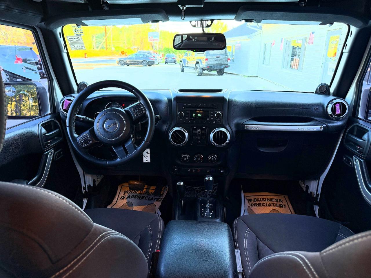 2014 Jeep Wrangler Unlimited Sahara White vin: 1C4BJWEG5EL105525
