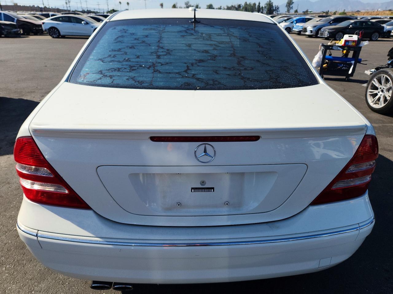 2007 Mercedes-benz C 230 White vin: WDBRF52H37F910026