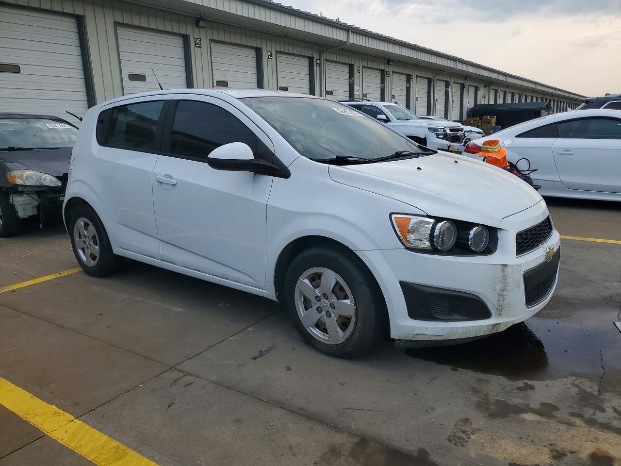 2014 Chevrolet Sonic Ls White vin: 1G1JA6SH9E4195595