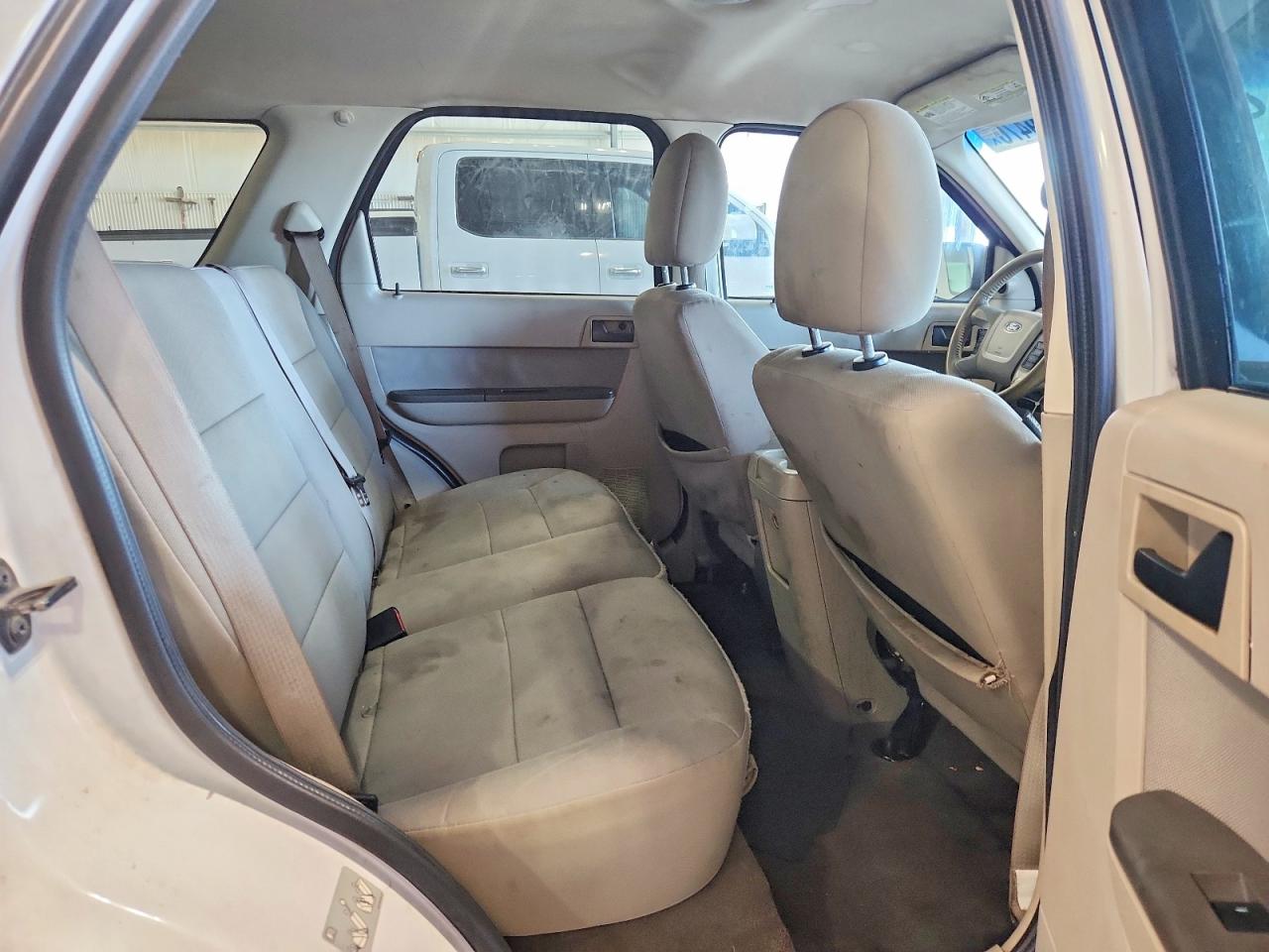 2010 Ford Escape Xlt White vin: 1FMCU9DG8AKC35177