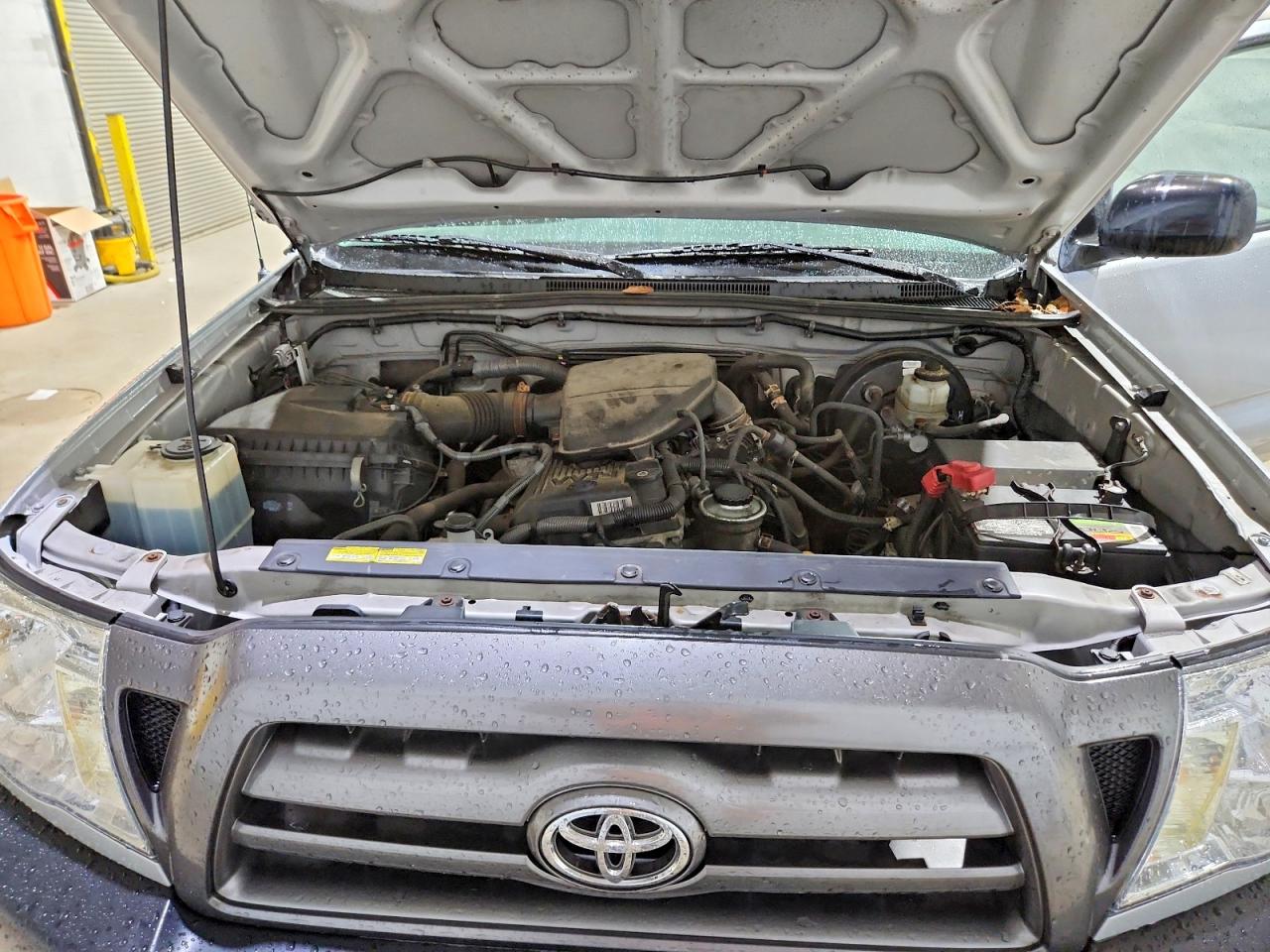 2010 Toyota Tacoma Access Cab Silver vin: 5TEUX4EN8AZ682314