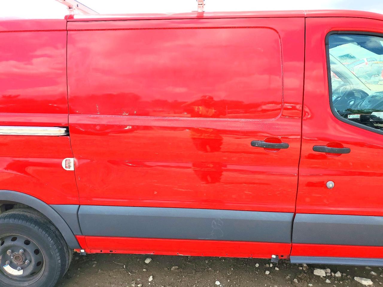 2015 Ford Transit T-250 Red vin: 1FTYR1YM4FKA83354