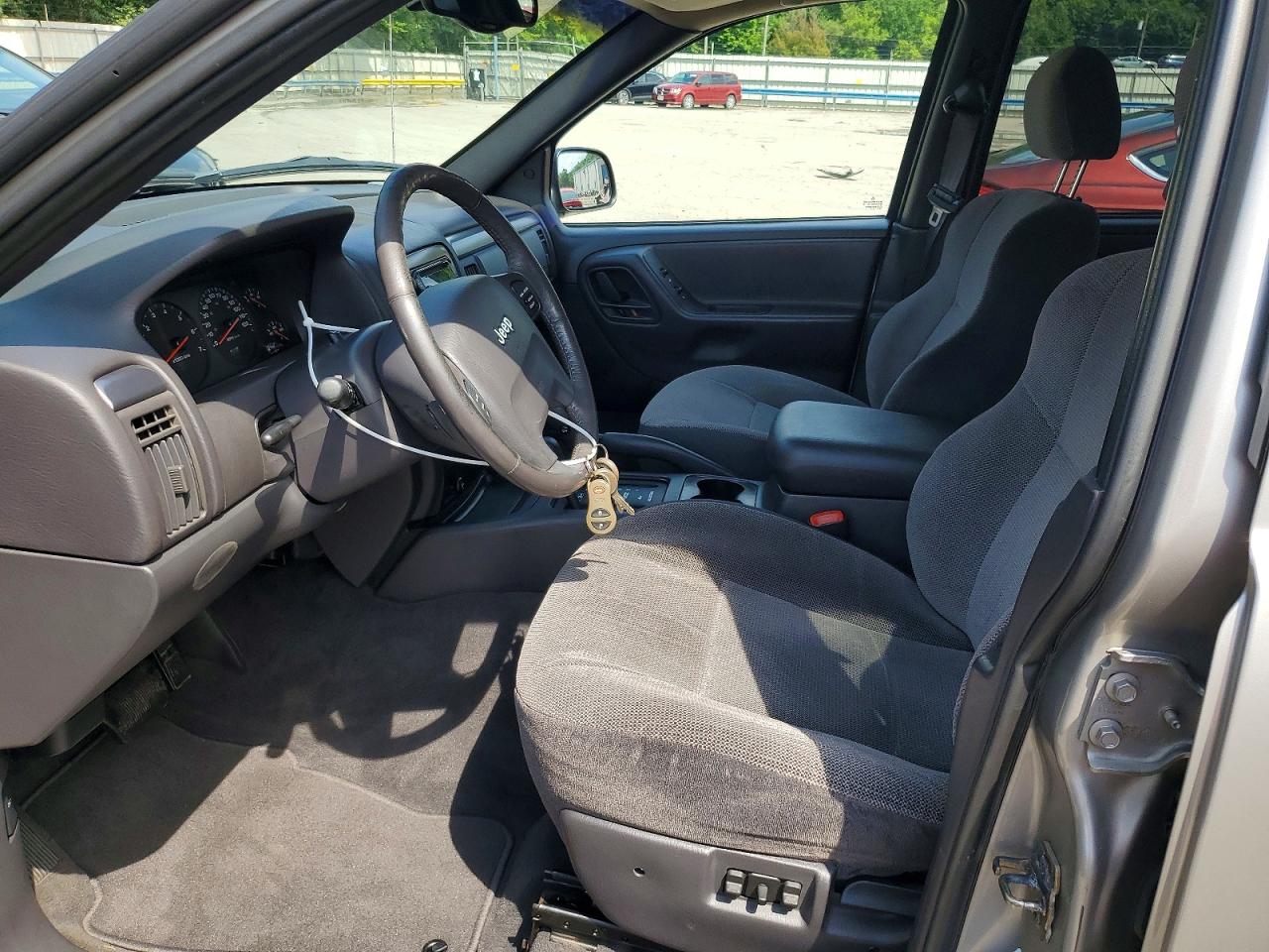 2001 Jeep Grand Cherokee Laredo Серебряный vin: 1J4GW48S01C727840