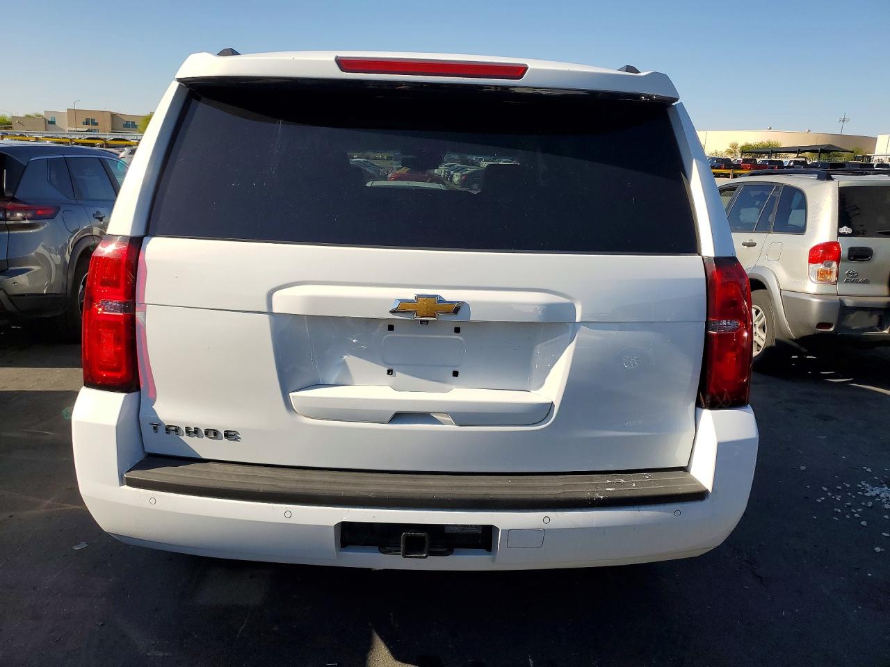 2015 Chevrolet Tahoe C1500 Lt White vin: 1GNSCBKC2FR668199