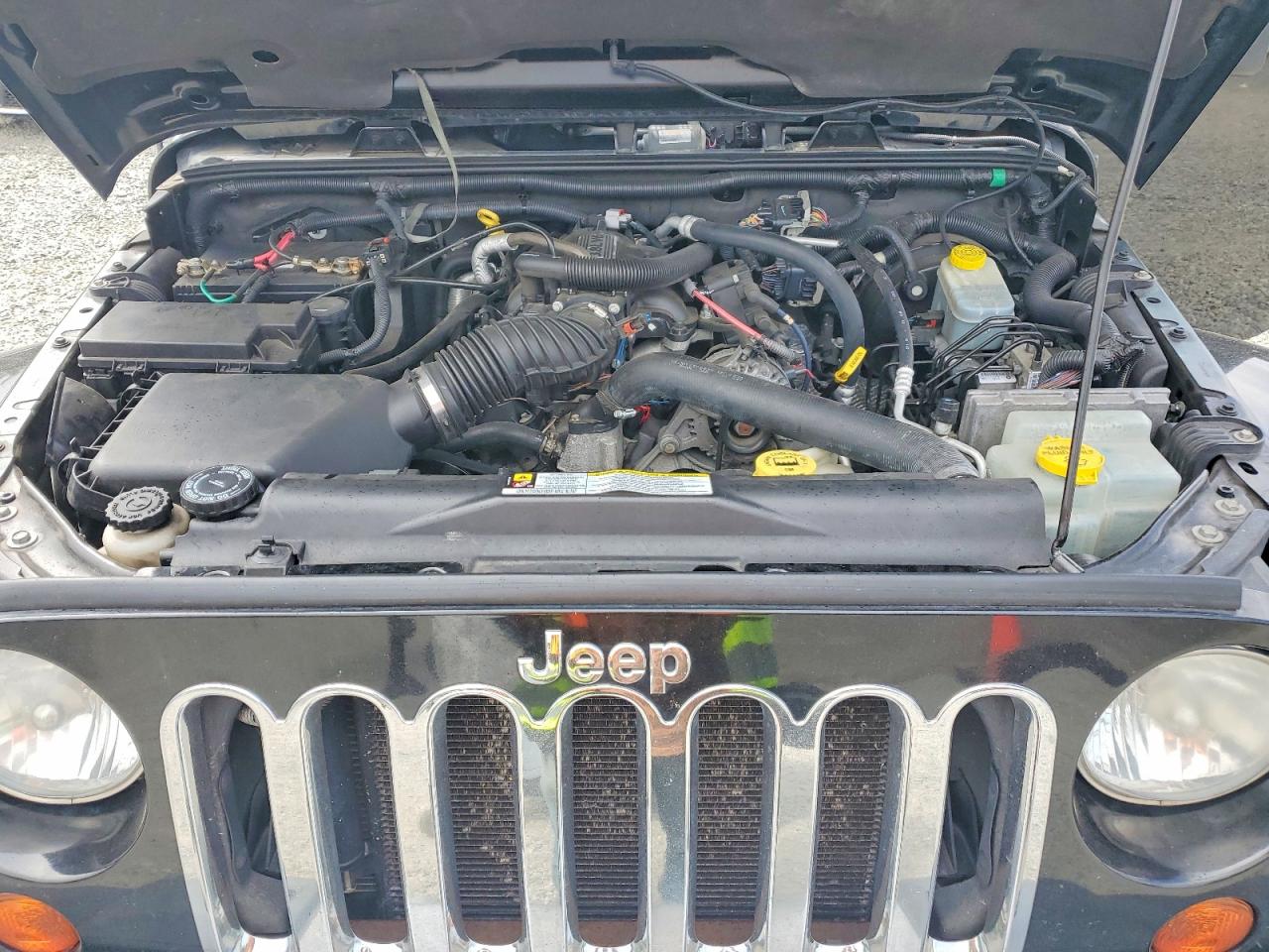 2010 Jeep Wrangler Unlimited Sahara Black vin: 1J4BA5H16AL115230