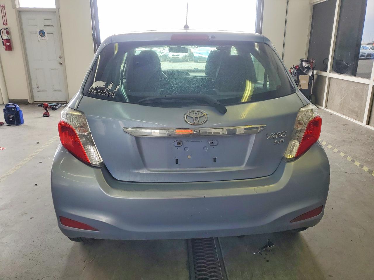 2013 Toyota Yaris 5-door Le Blue vin: JTDKTUD37DD558857