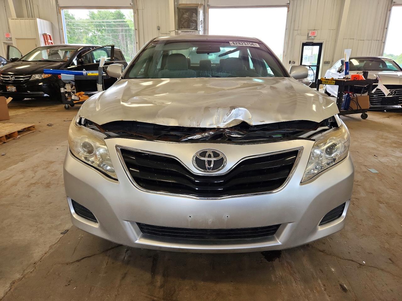 2010 Toyota Camry Le Серебряный vin: 4T1BF3EK8AU079829