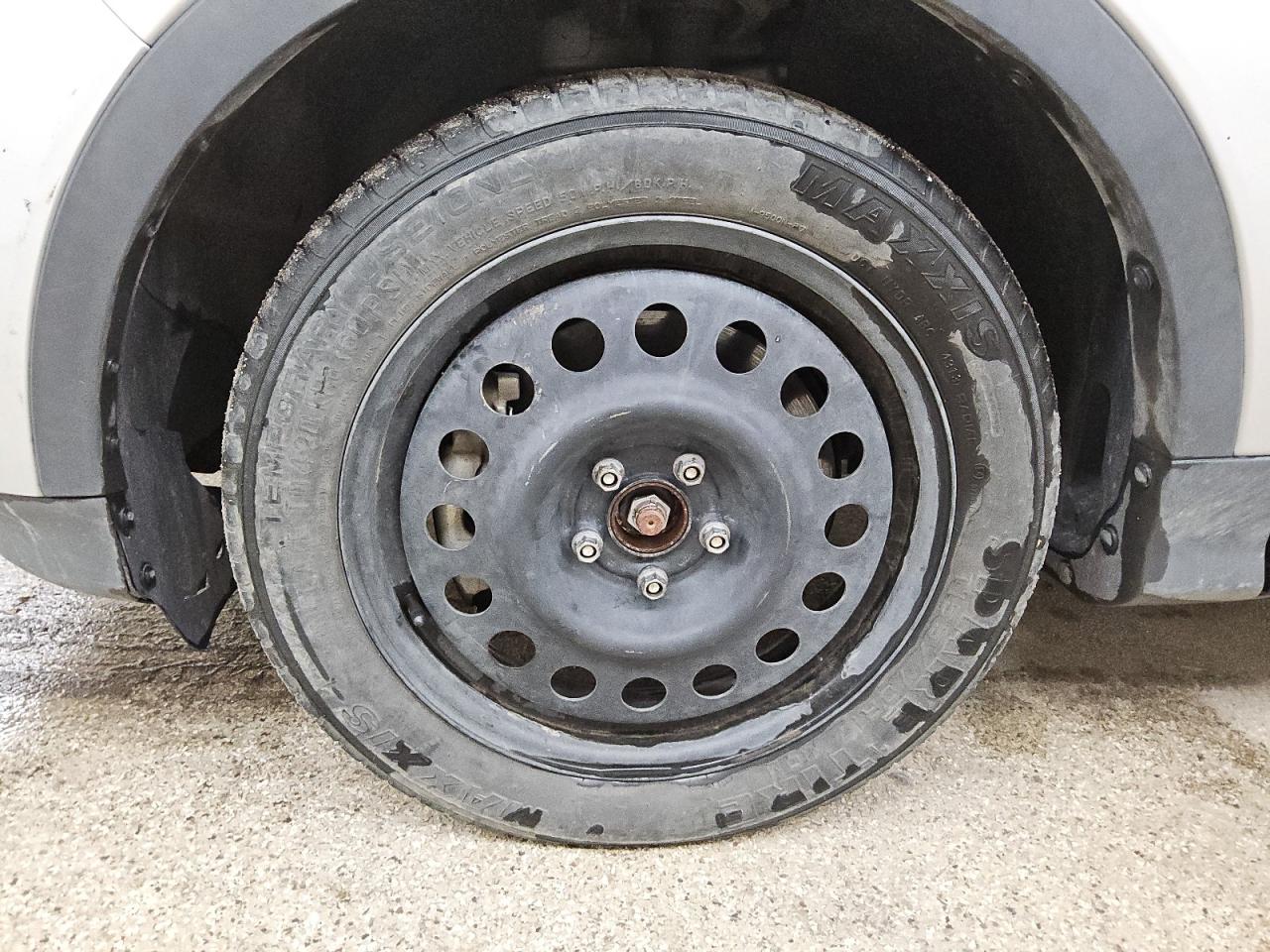 2014 Ford Escape Se Silver vin: 1FMCU9G9XEUC09574 Damage: Left Front Wheel, Mismatched, Replacement Required