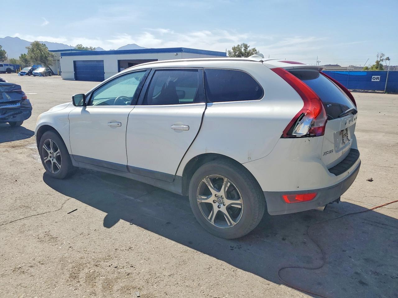2011 Volvo Xc60 T6 White vin: YV4902DZ6B2153062