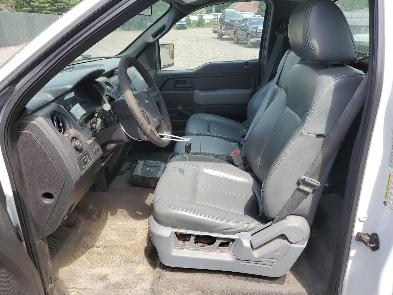 2013 Ford F150 Белый vin: 1FTMF1CM3DKE14761 Damage: Steering Wheel, Worn, Replacement Required