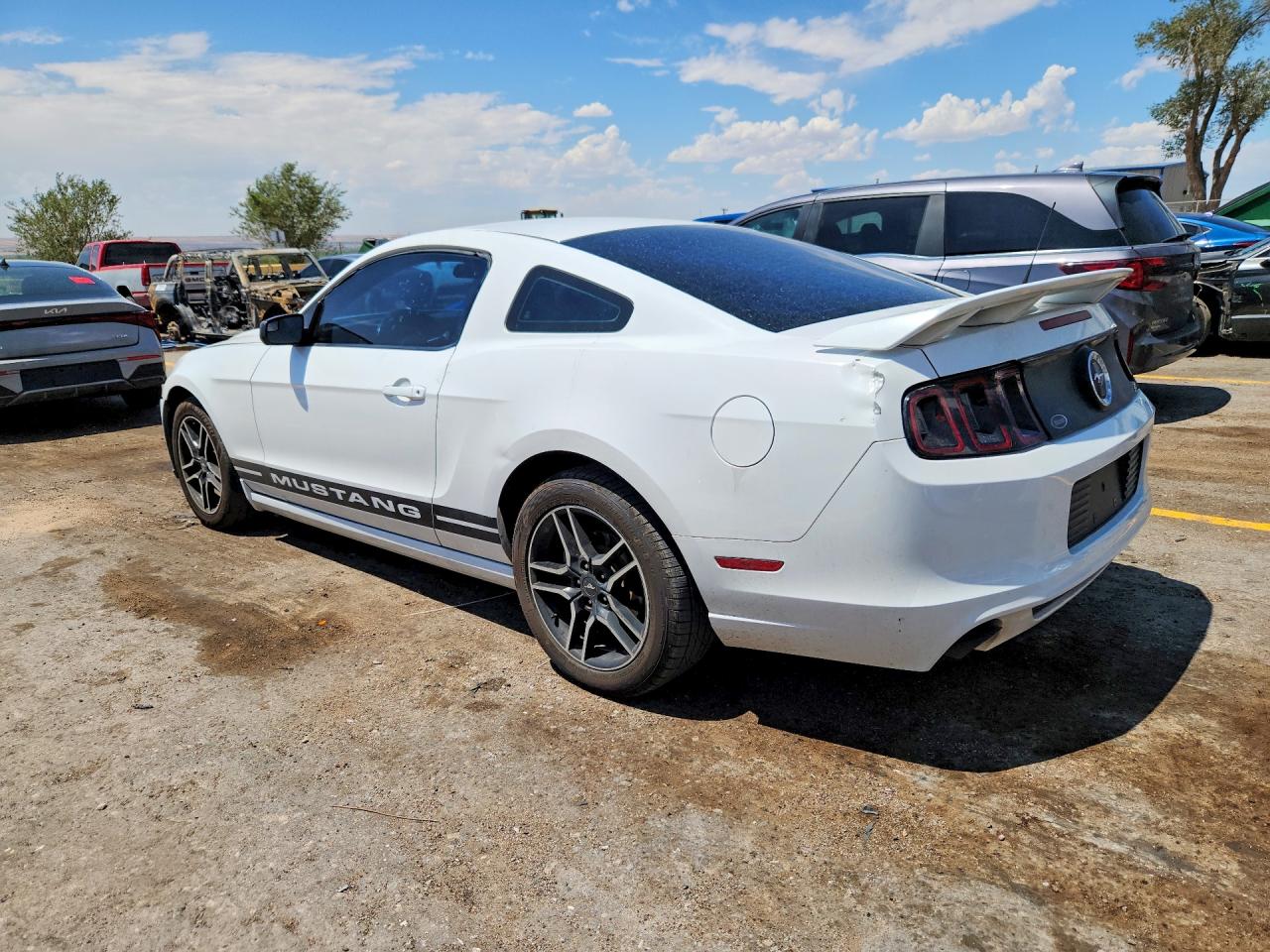 2014 Ford Mustang White vin: 1ZVBP8AM3E5207591