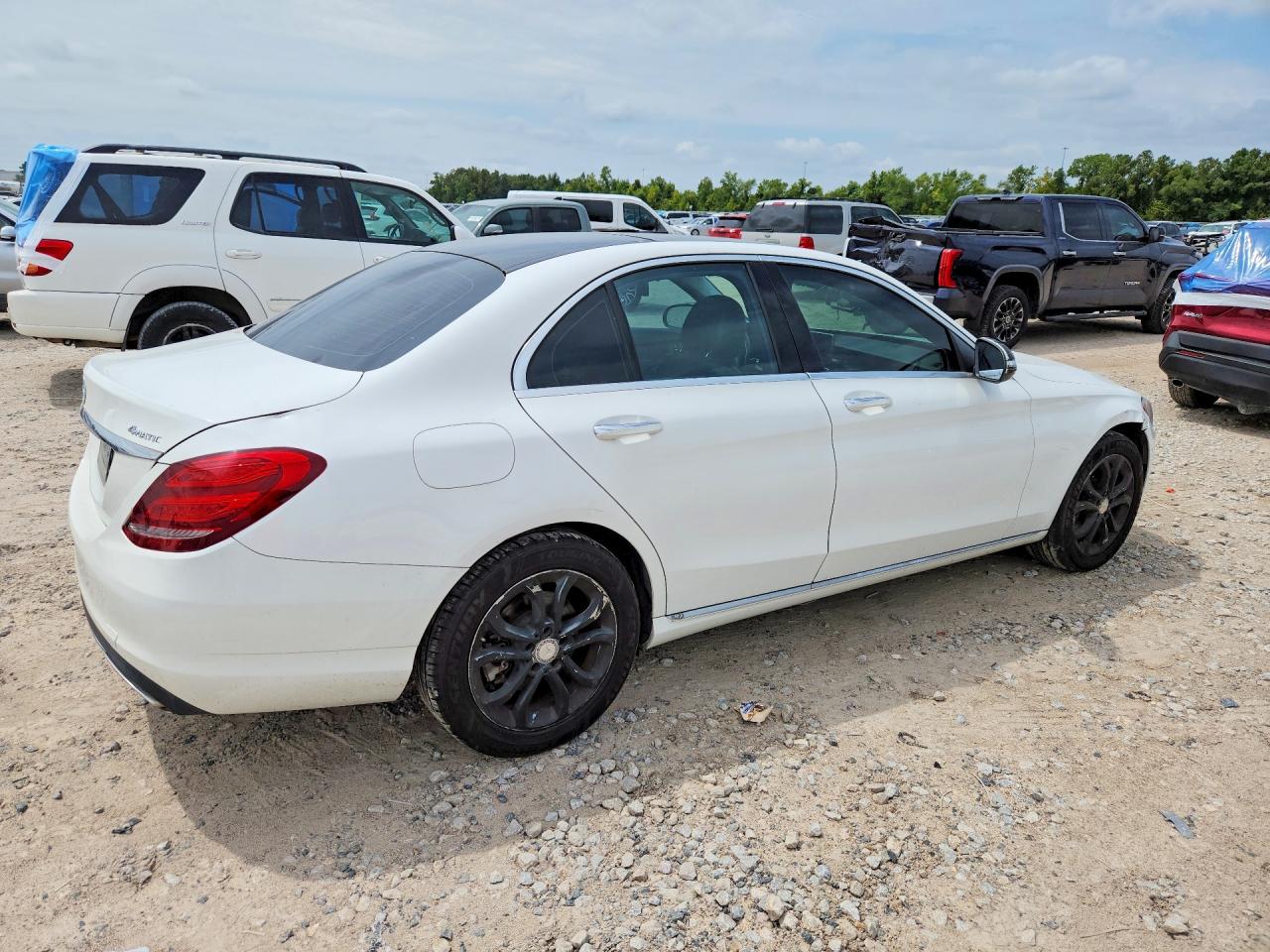 2015 Mercedes-benz C 300 4matic White vin: 55SWF4KB2FU001612