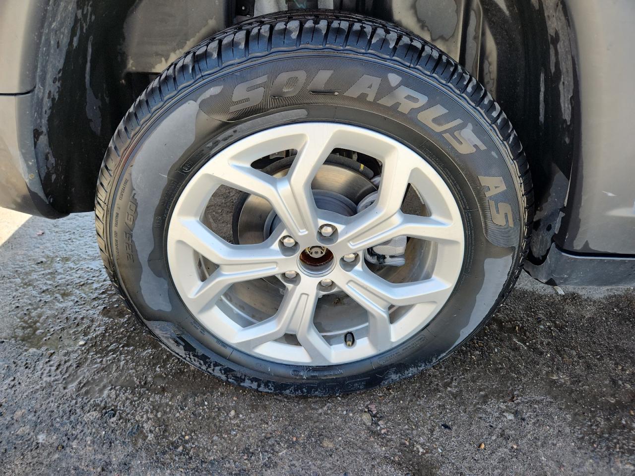2024 Jeep Compass Latitude Белый vin: 3C4NJDBN4RT117566 Damage: Right Rear Center Cap, Missing, Replacement Required