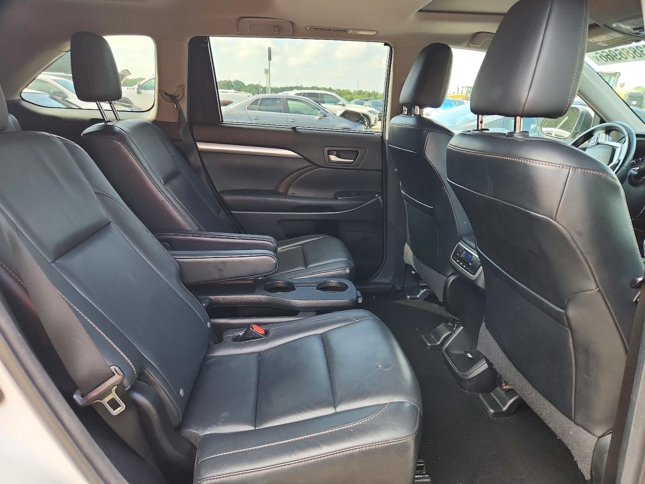 2015 Toyota Highlander Xle White vin: 5TDJKRFH4FS181870