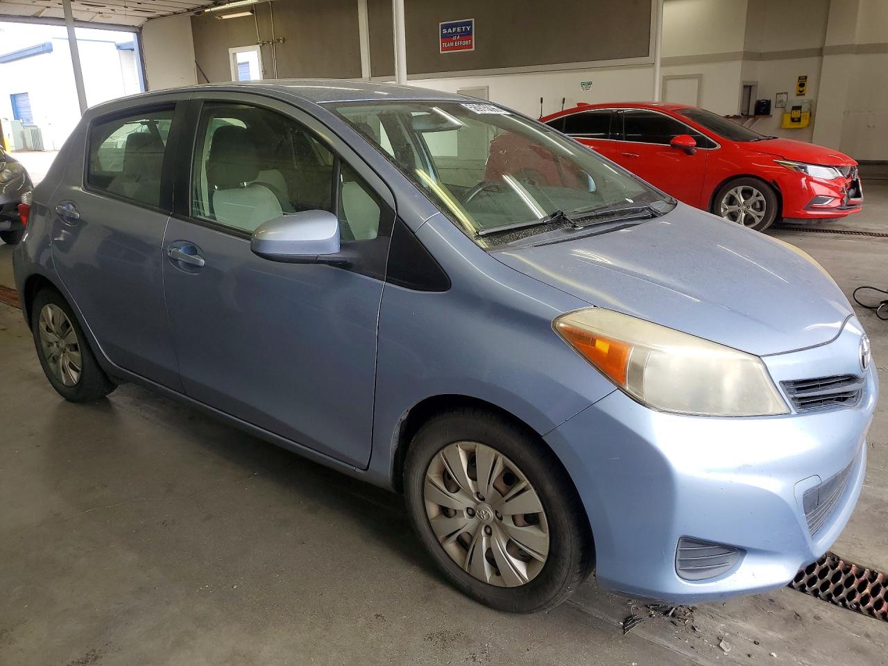2013 Toyota Yaris 5-door Le Blue vin: JTDKTUD37DD558857