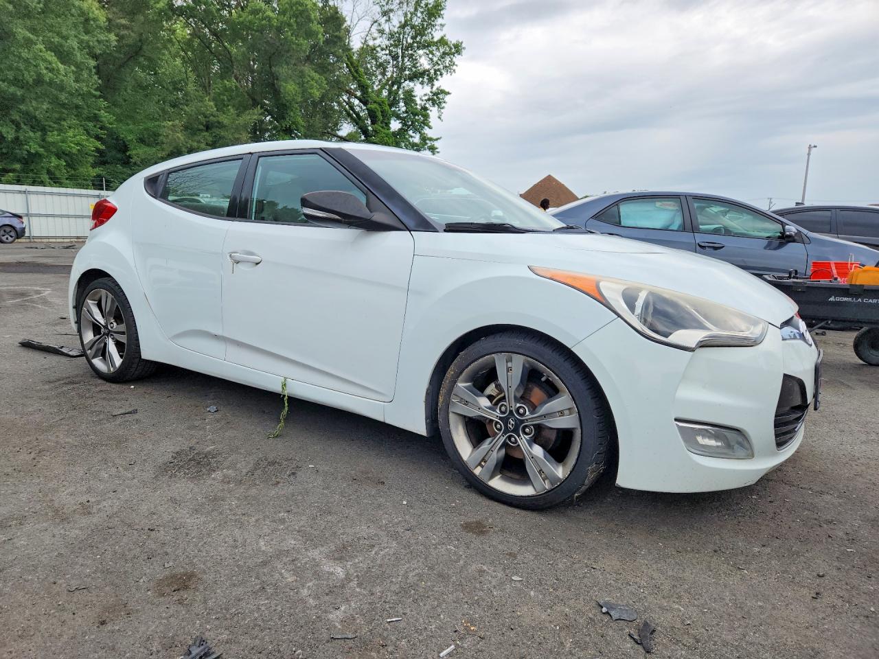 2012 Hyundai Veloster Base White vin: KMHTC6AD5CU056517